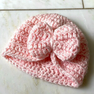 Handmade knit pink baby hat with bow